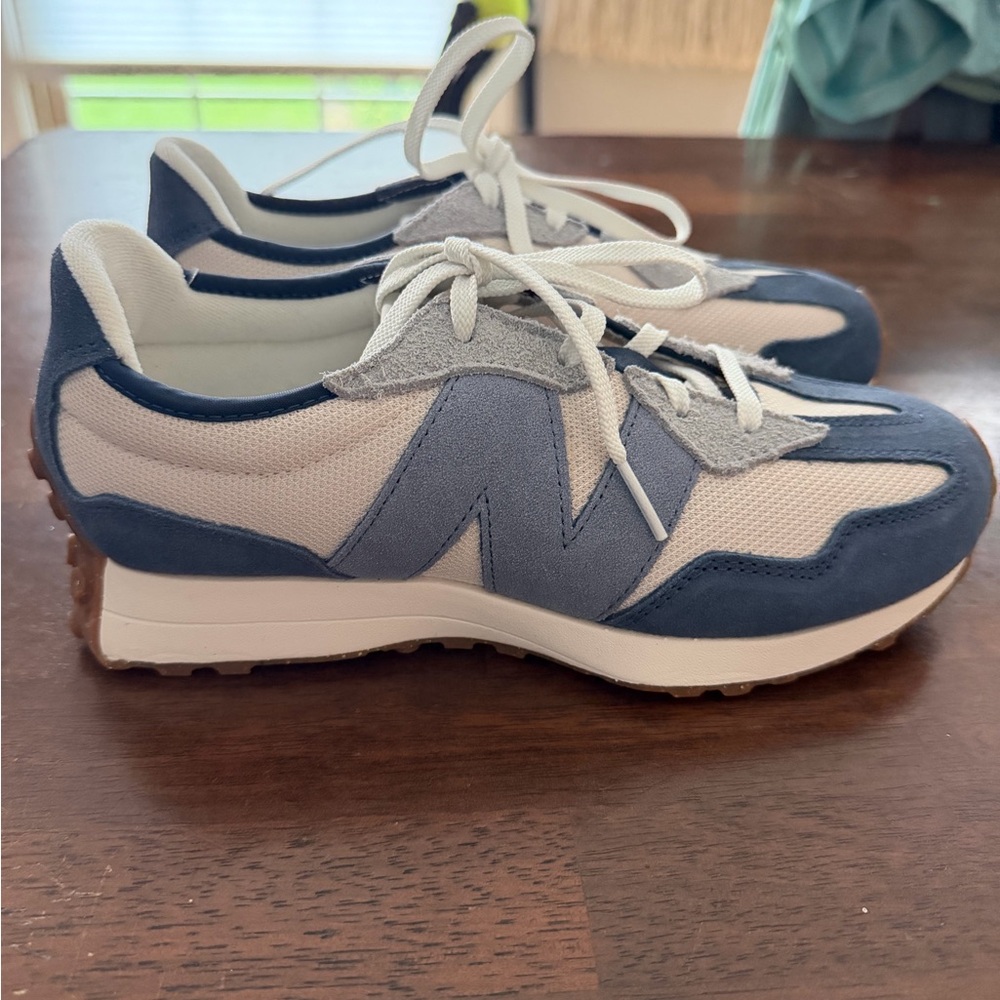 New Balance 327 Unisex Men 6- Woman 8